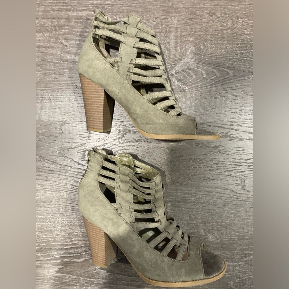 Green Faux Suede Heels - Picture 4 of 9